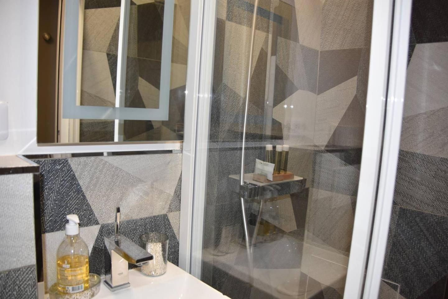 Ferienhaus In Eiffel Tower & Champs Elysees Paris