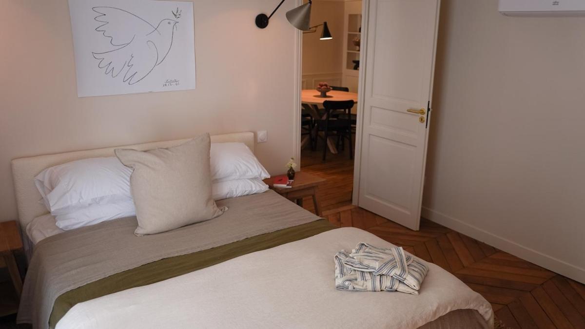 Apartment Vendome Parisian Elegance With A Patio