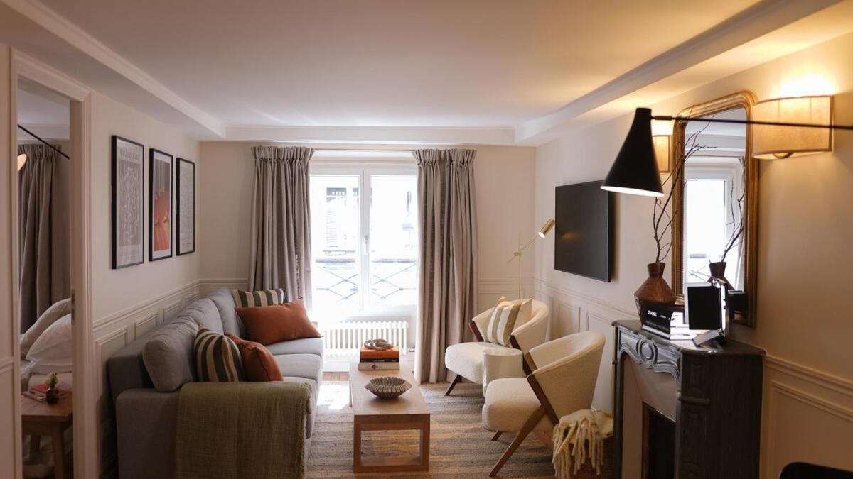 Apartment Vendome Parisian Elegance With A Patio *
