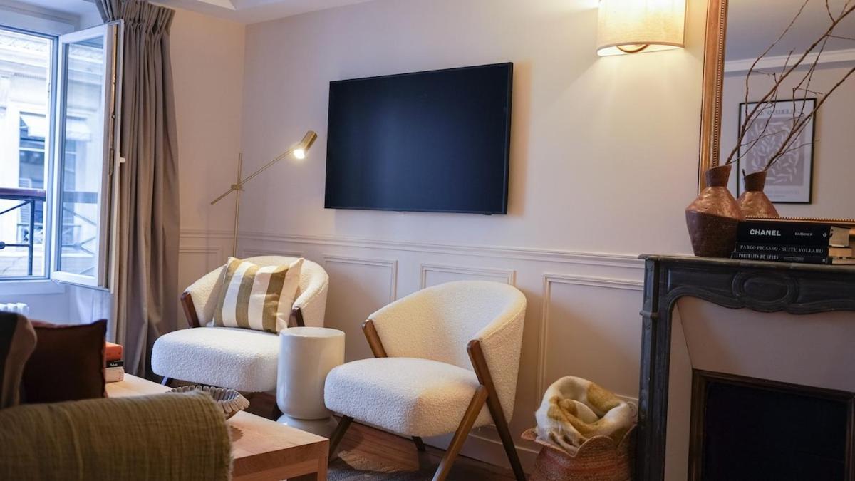 Vendome Parisian Elegance With A Patio Apartment *