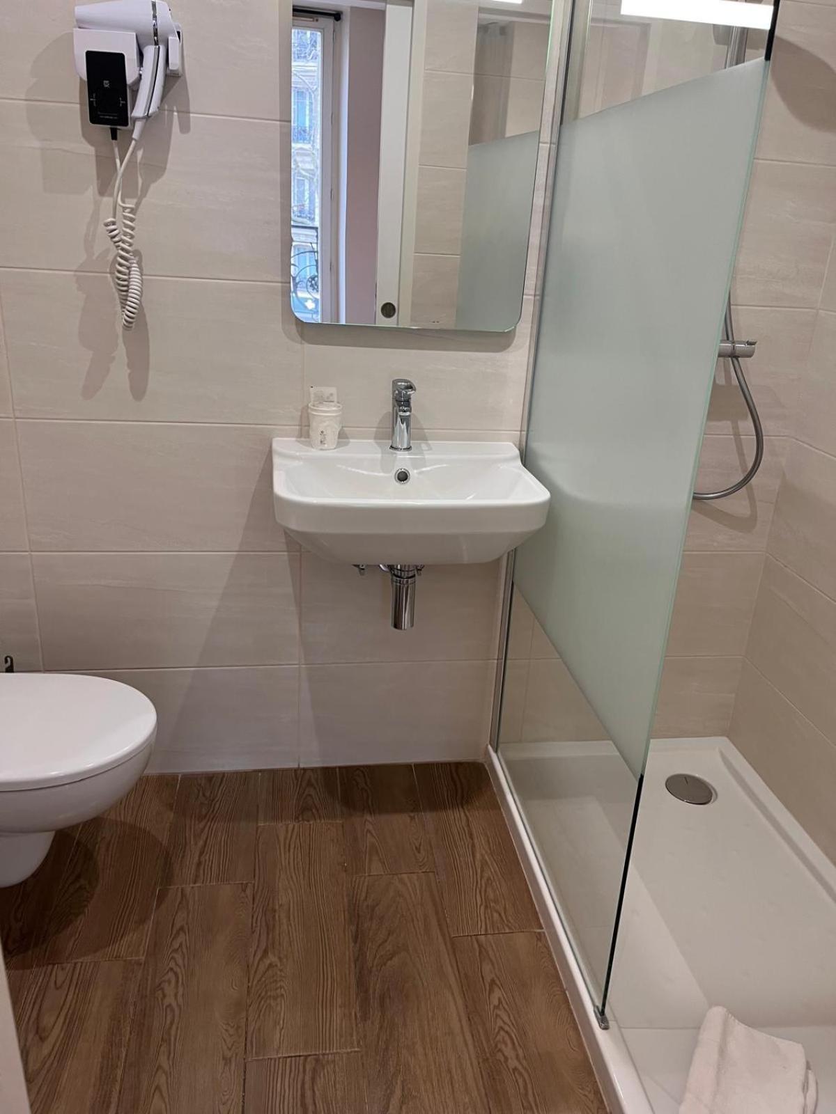 Hotel Hipotel Voltaire Bastille