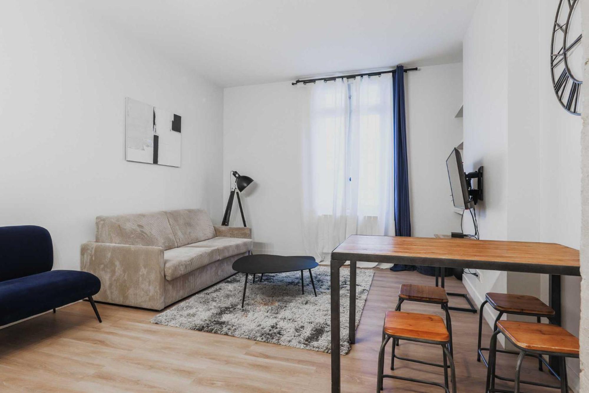 Cmg 1br/4p - République / Temple Appartement *