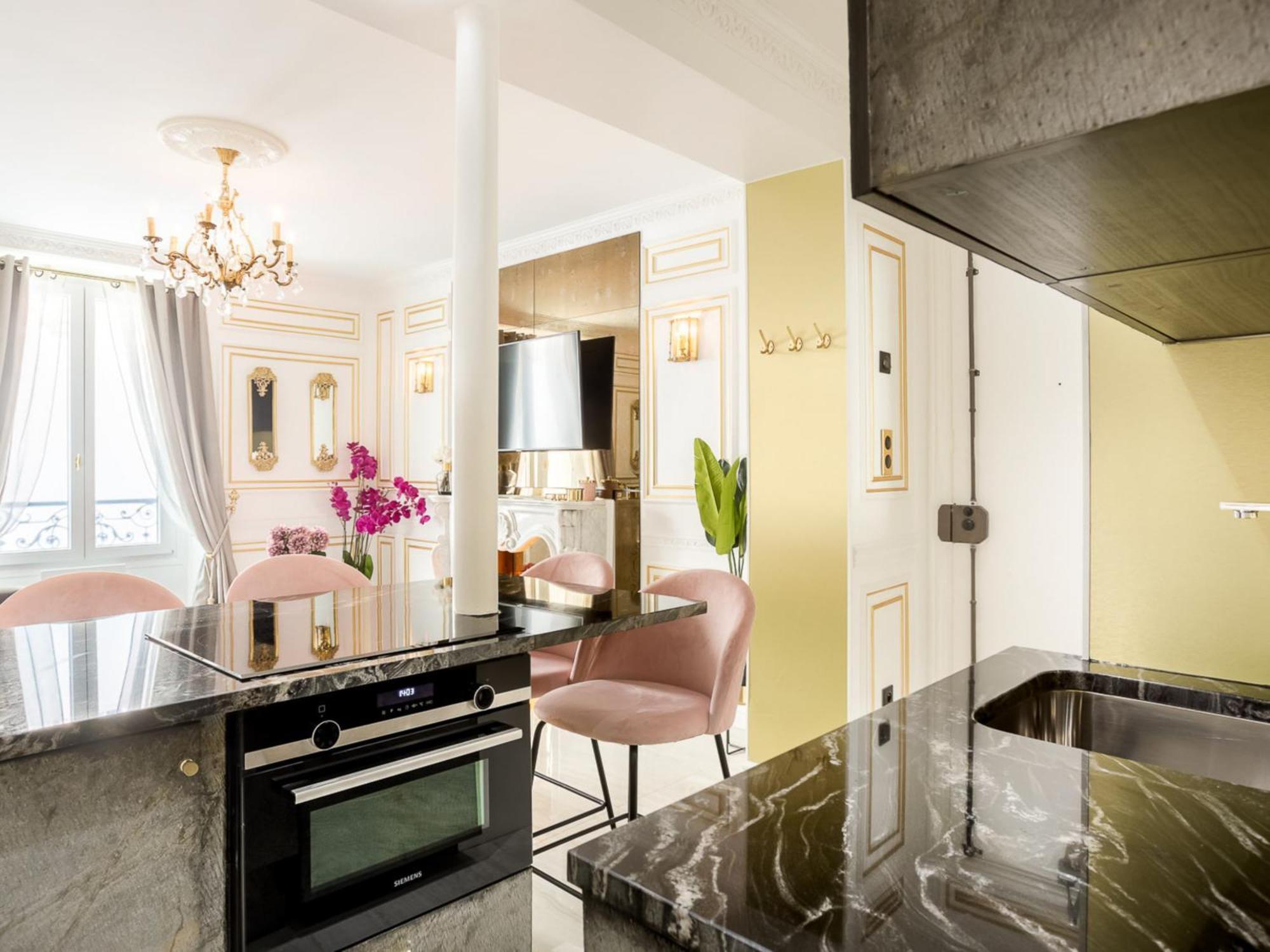 Luxury 2 Bedroom - Eiffel Tower