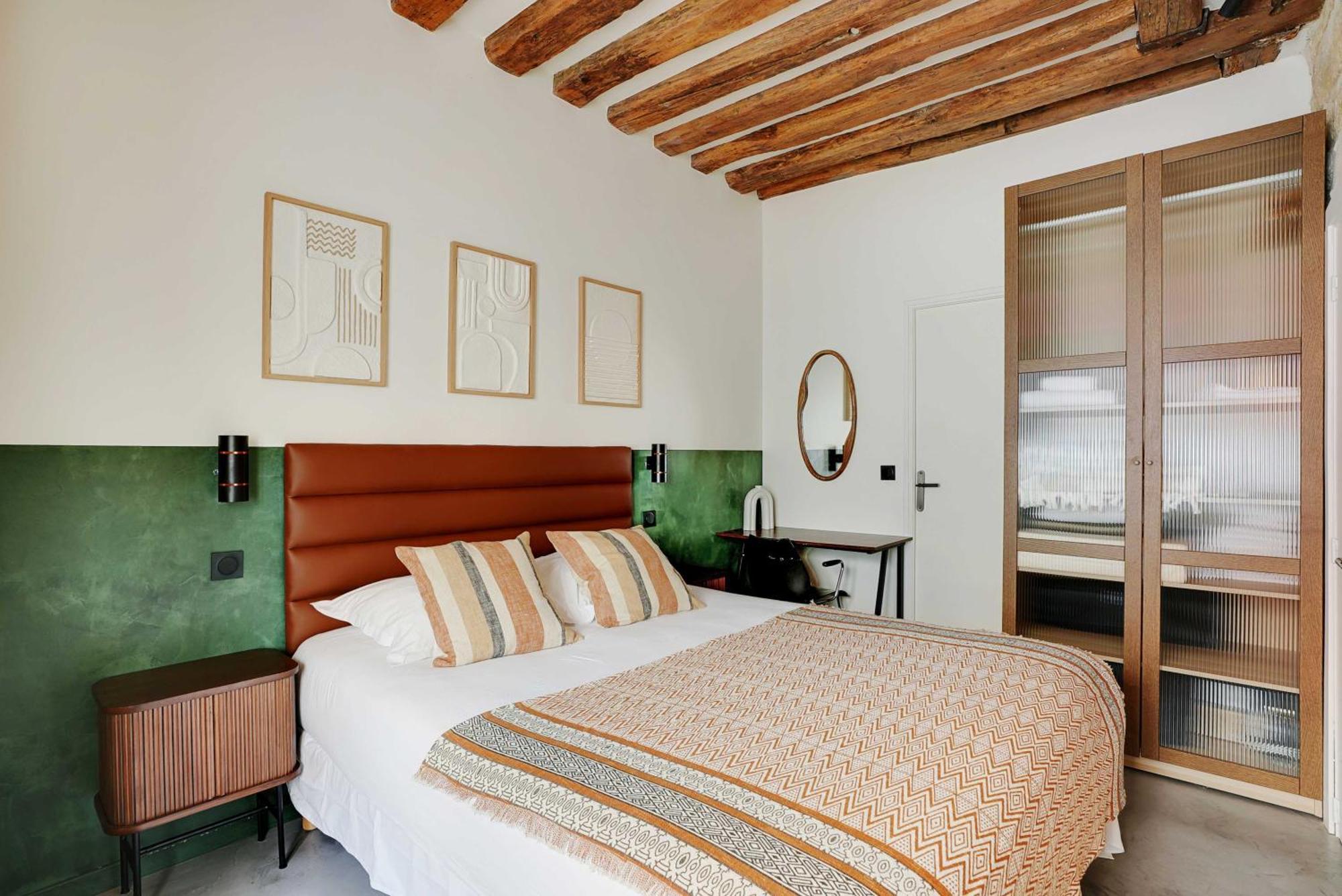 Appartement Cmg - Place Des Vosges - Le Marais *