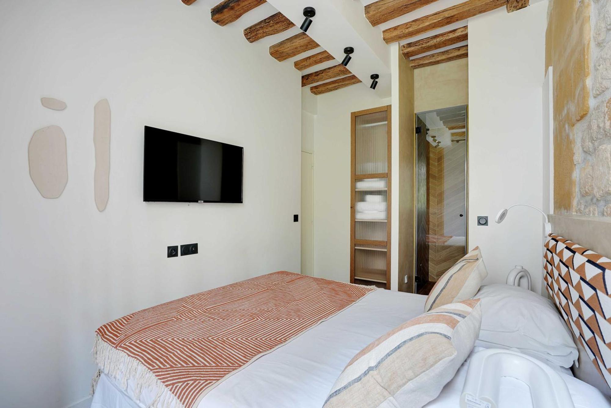 Appartement Cmg - Place Des Vosges - Le Marais *