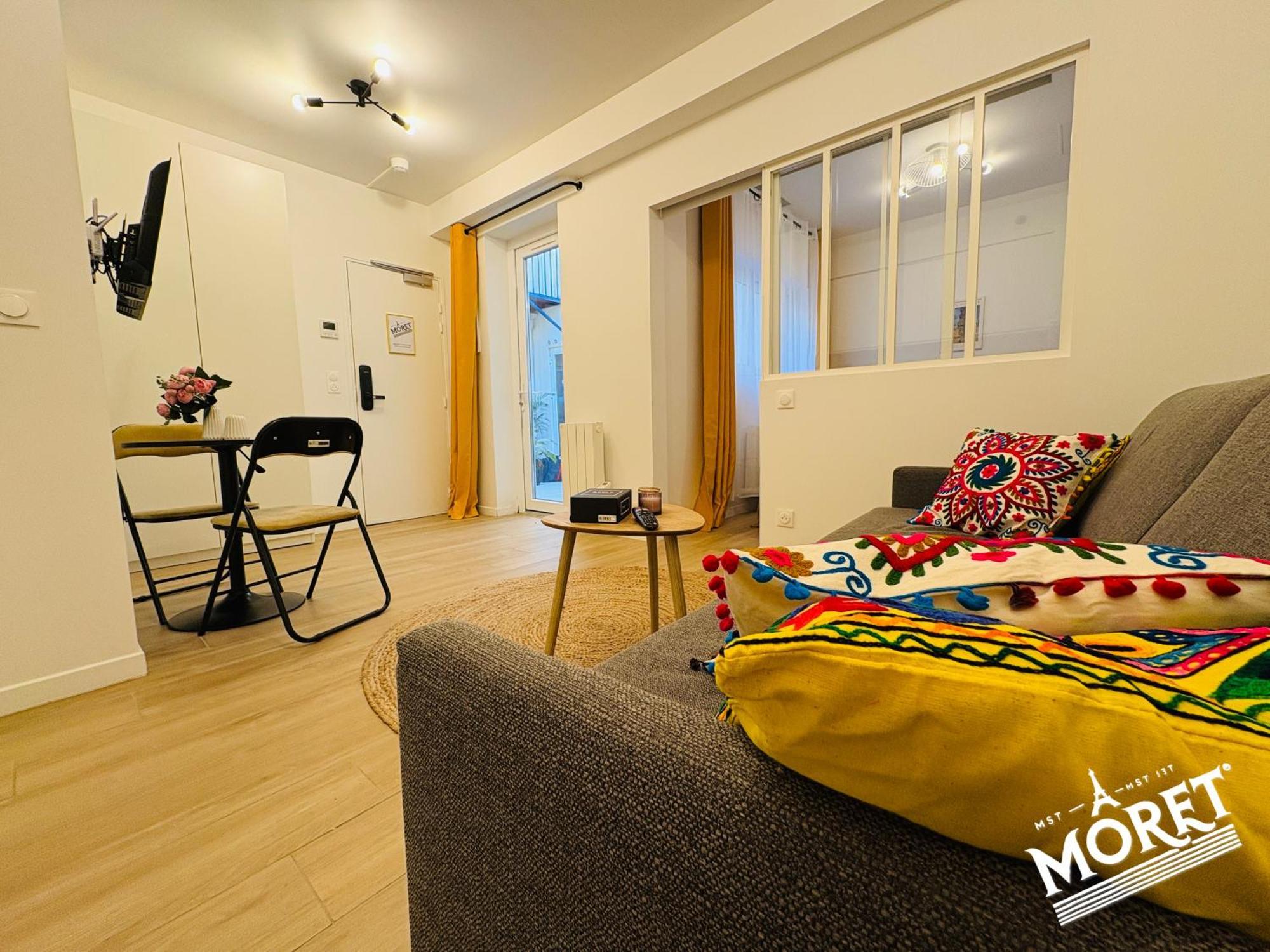 Moret Art Flats Trendy East *