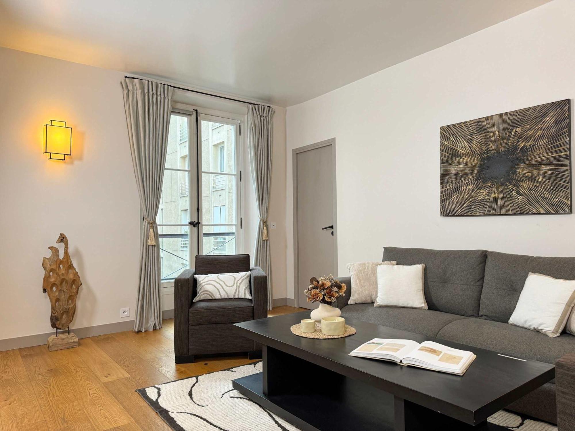 Luxembourg Garden Family Flat Delight *