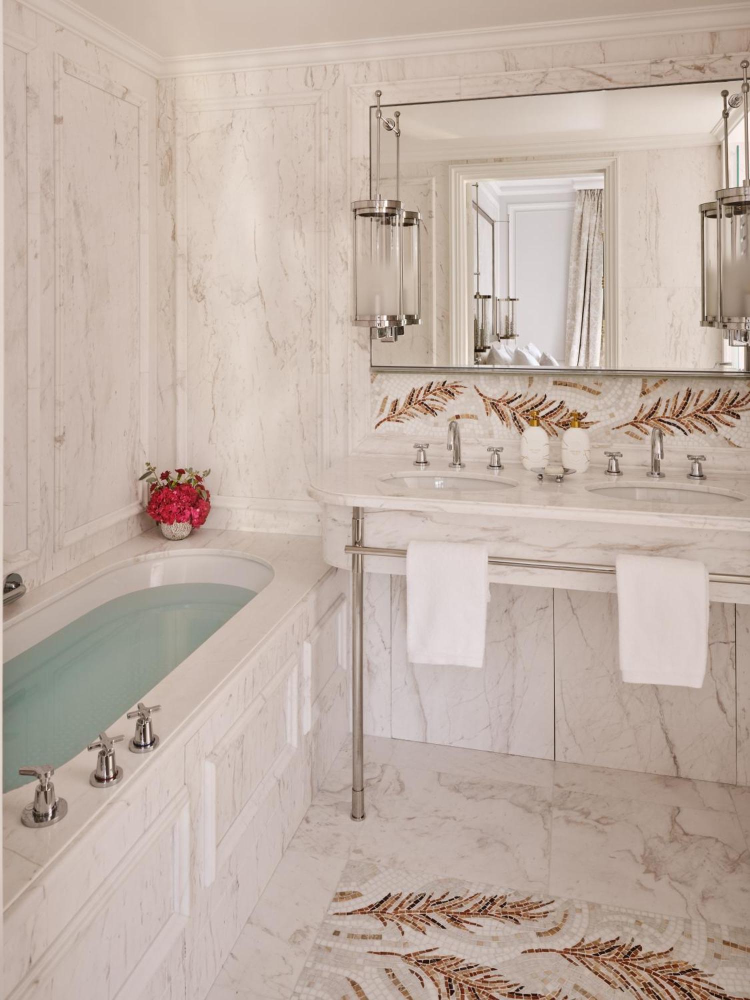 Plaza Athénée - Dorchester Collection Paris