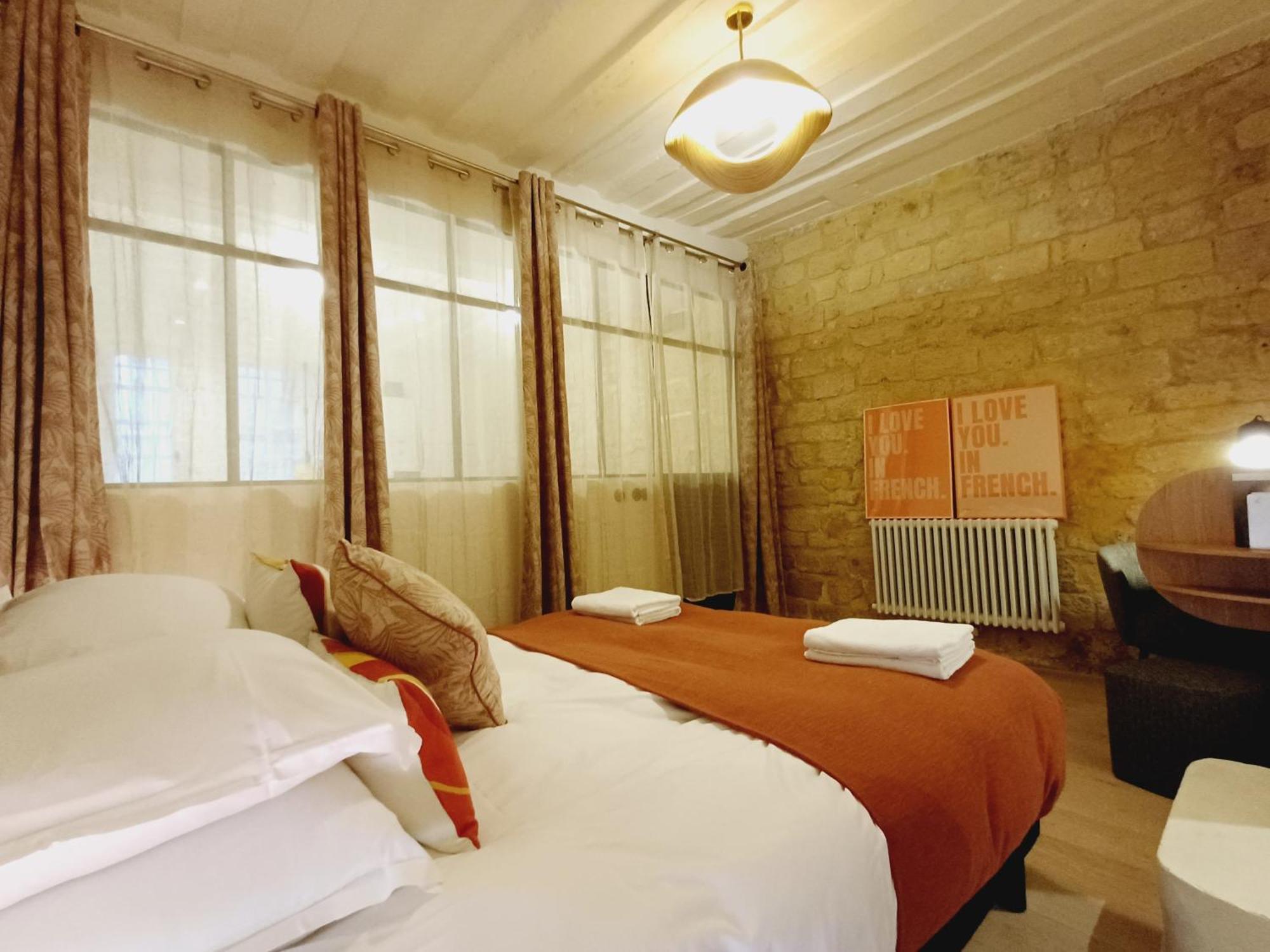 Happy - De Le Marais Apartment *