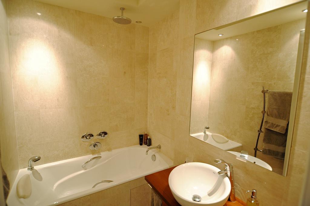 Champs Elysees - Air Conditioning Couette-café 3*