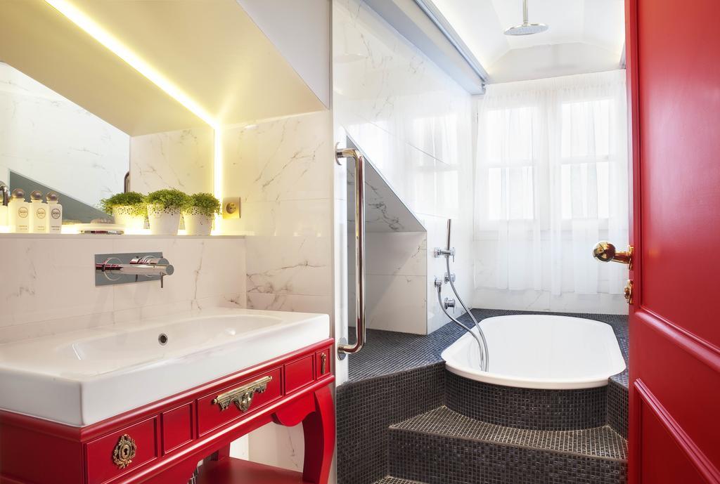 La Maison Favart Hotel Paris