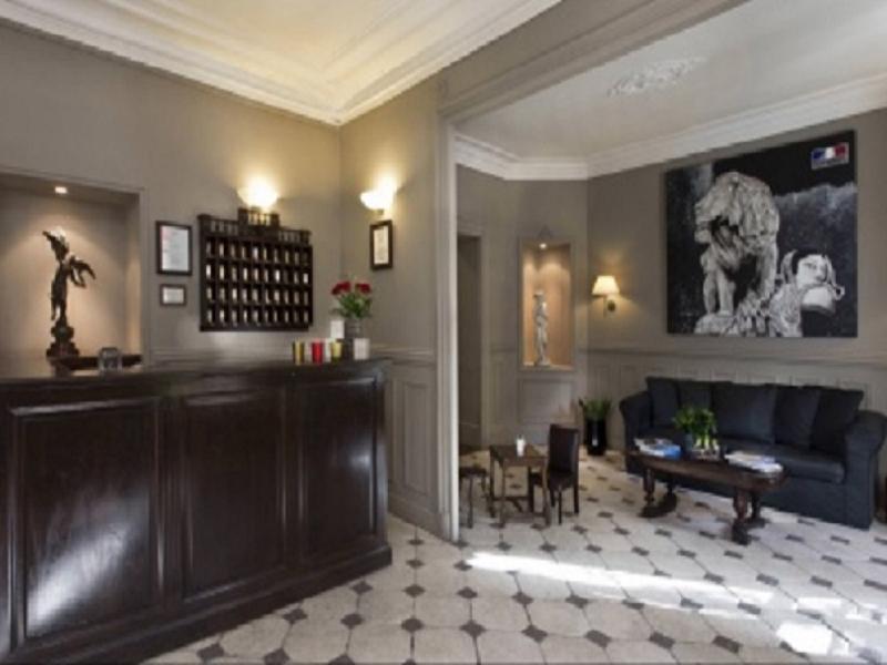 Hotel De La Porte Dorée 3*