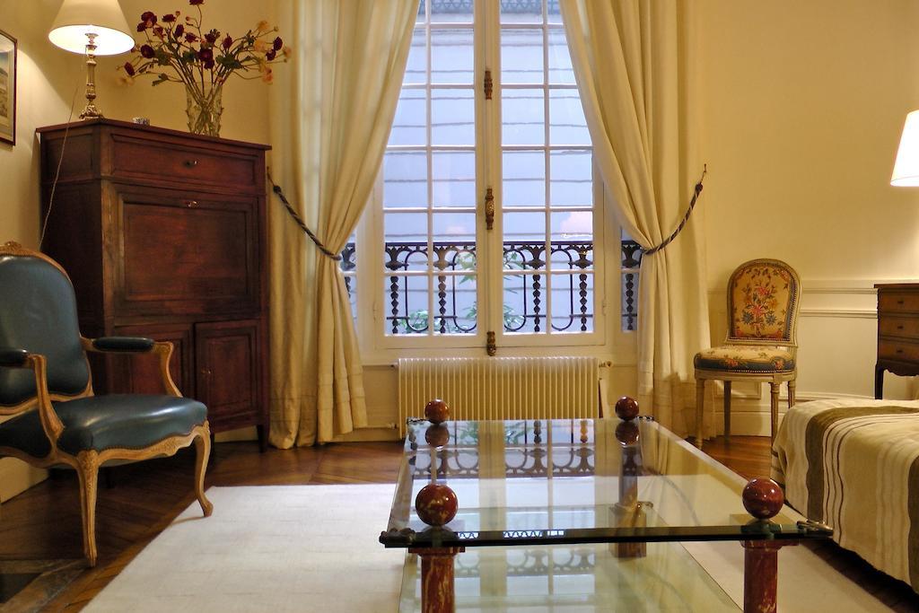 Living In - Palais Bourbon