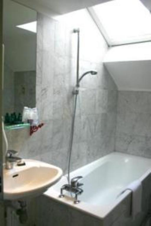 Hotel Perpetual Elysee Montaigne 4*