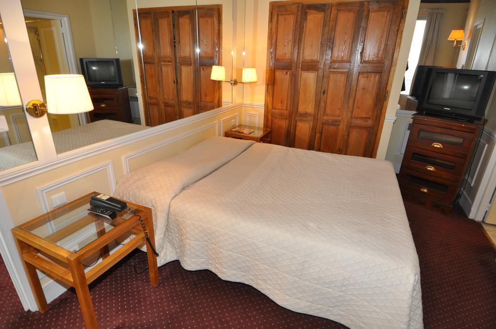 Hotel Perpetual Elysee Montaigne 4*