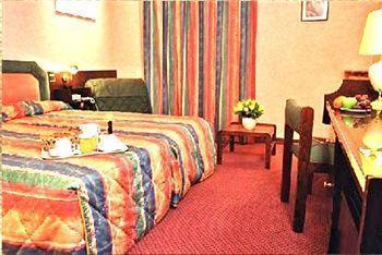 Elysees Hotel 3*