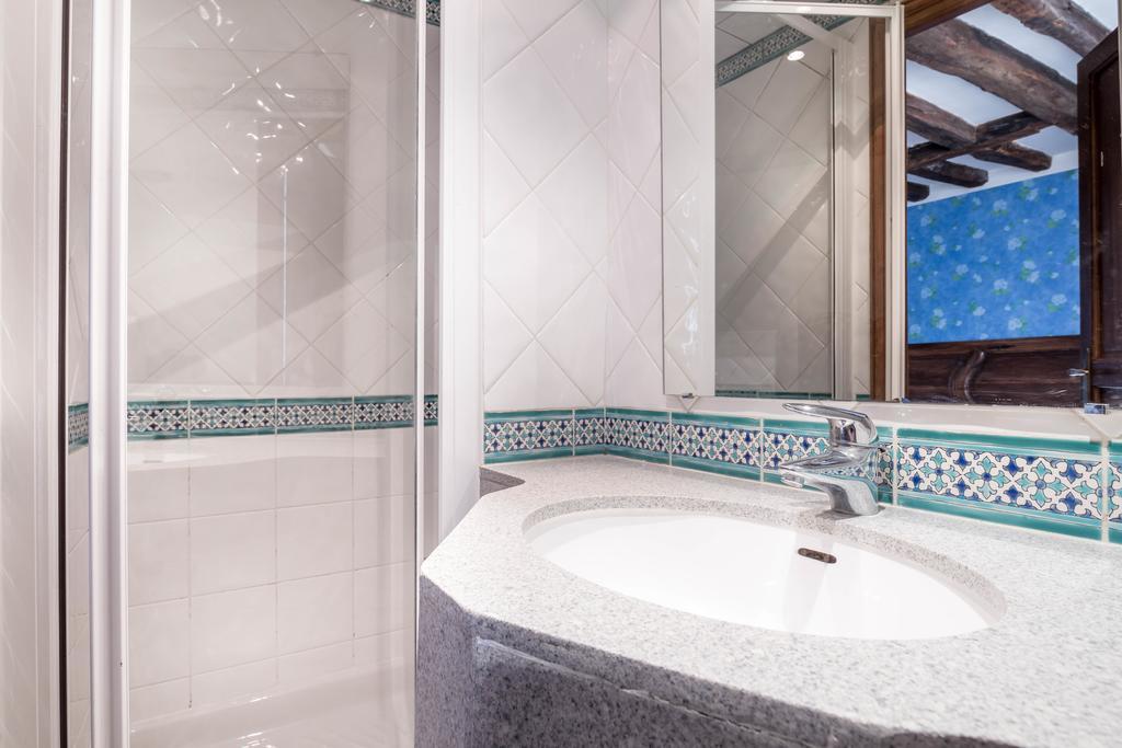 Hotel Du Lys Paris