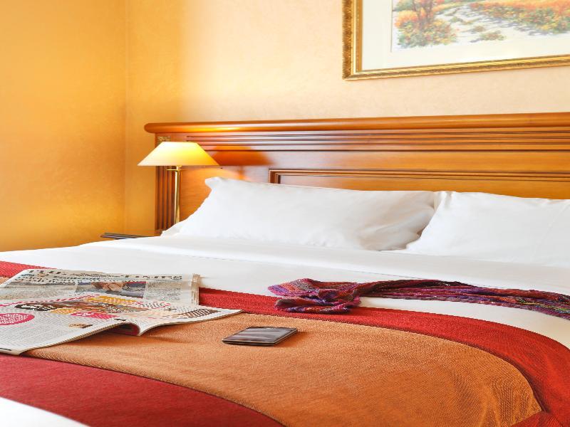 Hotel Paix Republique Paris