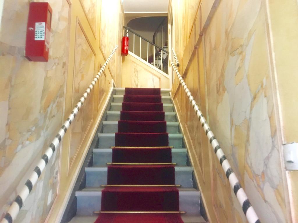 Du Centre Hotel *