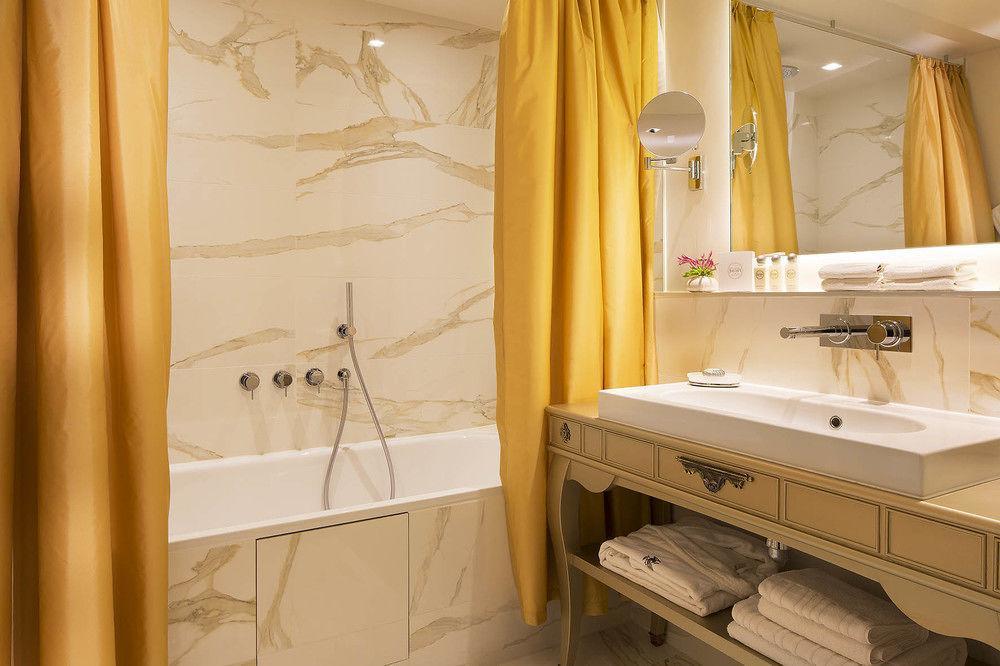 Hotel La Maison Favart Paris