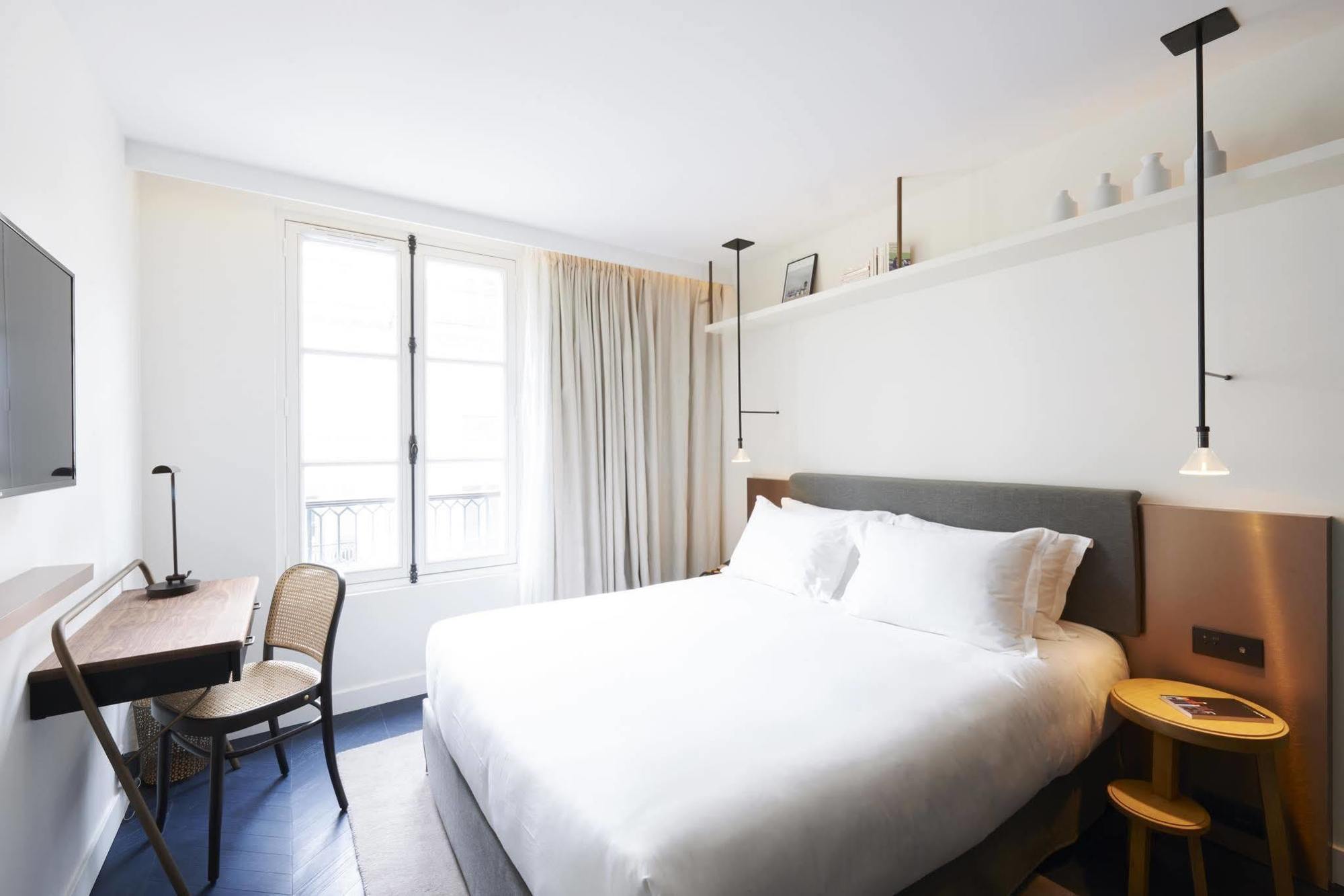 Perpetual Elysee Montaigne Hotel