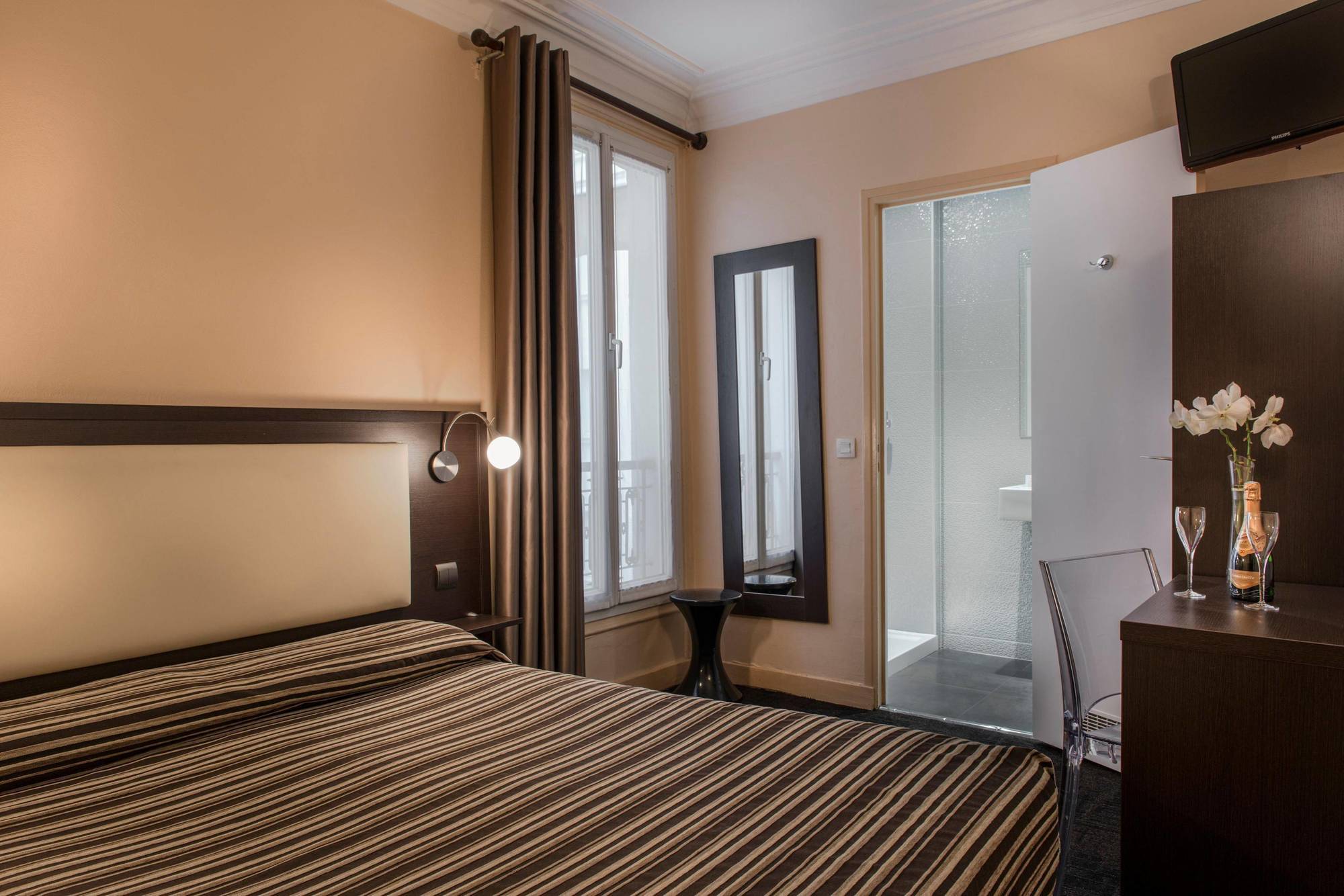 Grand Leveque Hotel