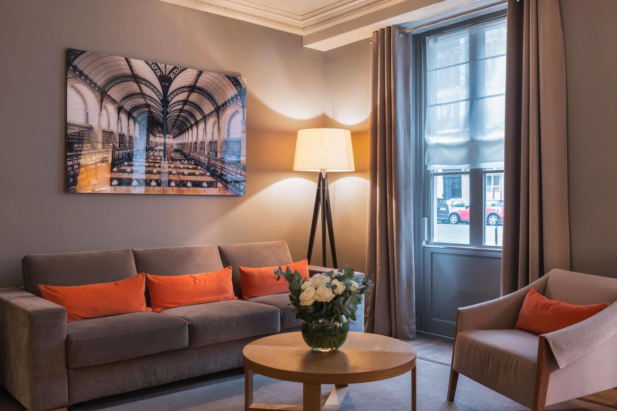 Le Tourville Eiffel 4*