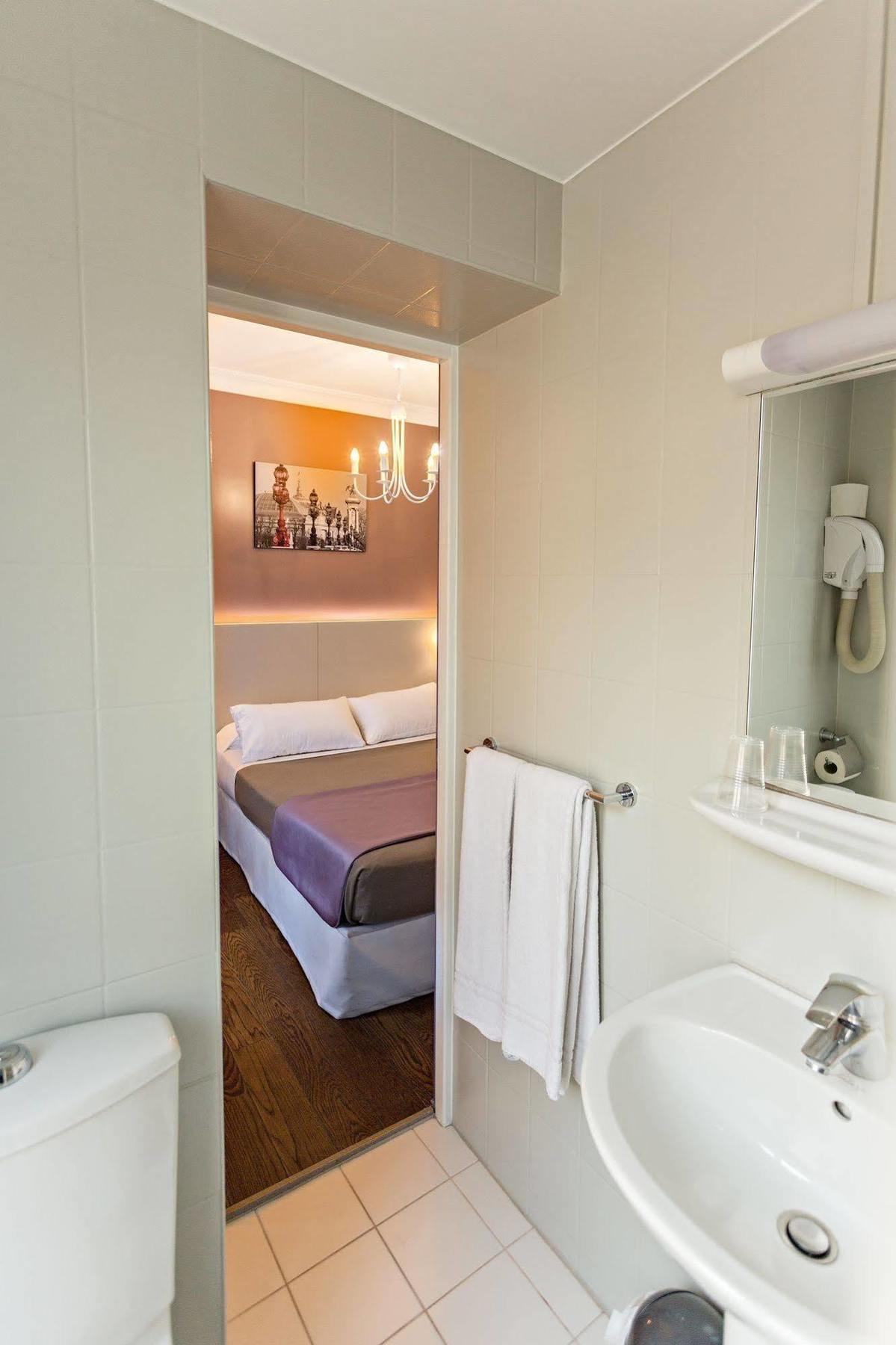 Modern 2* Paris
