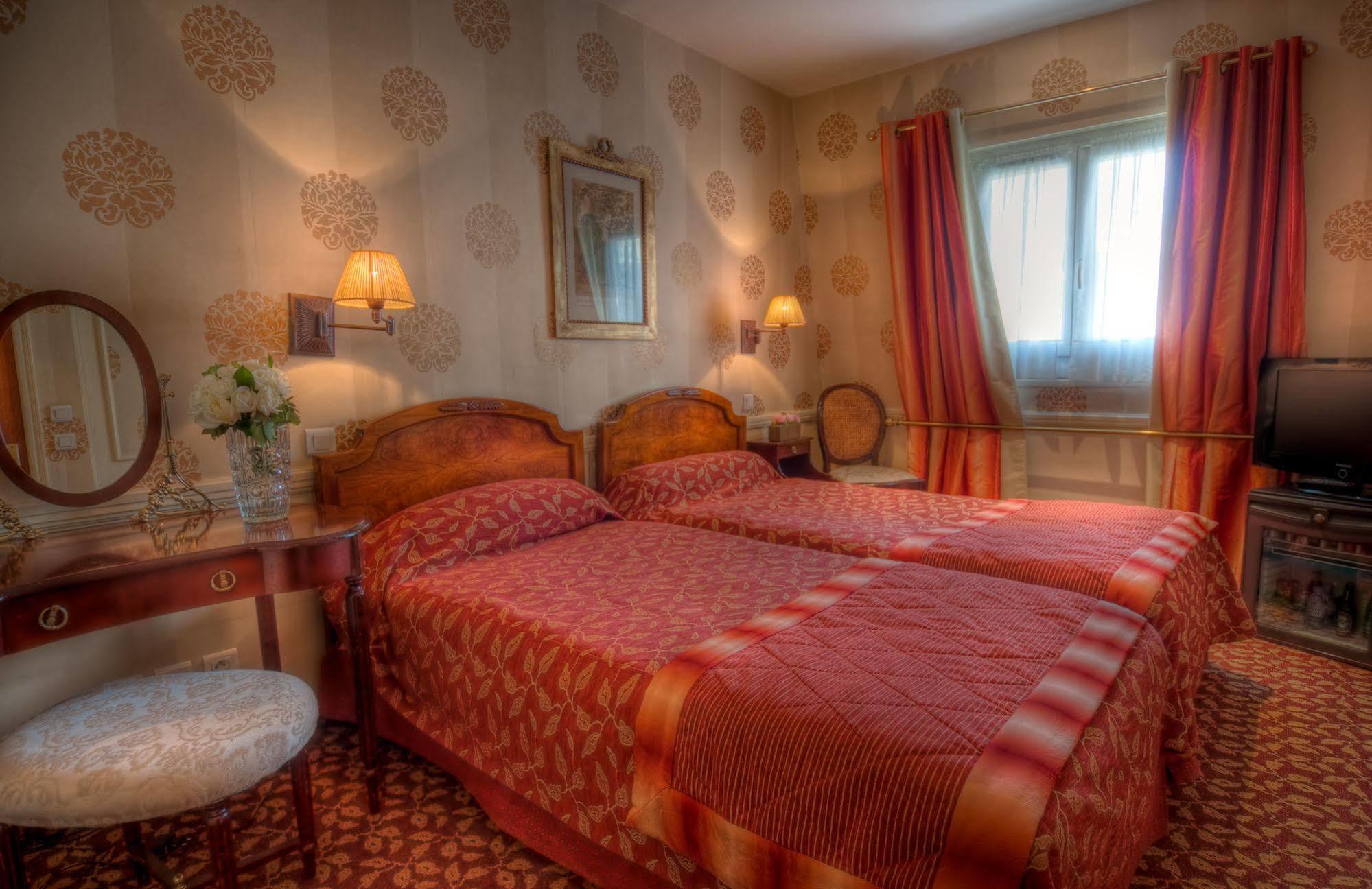 Belfast Hotel 4*