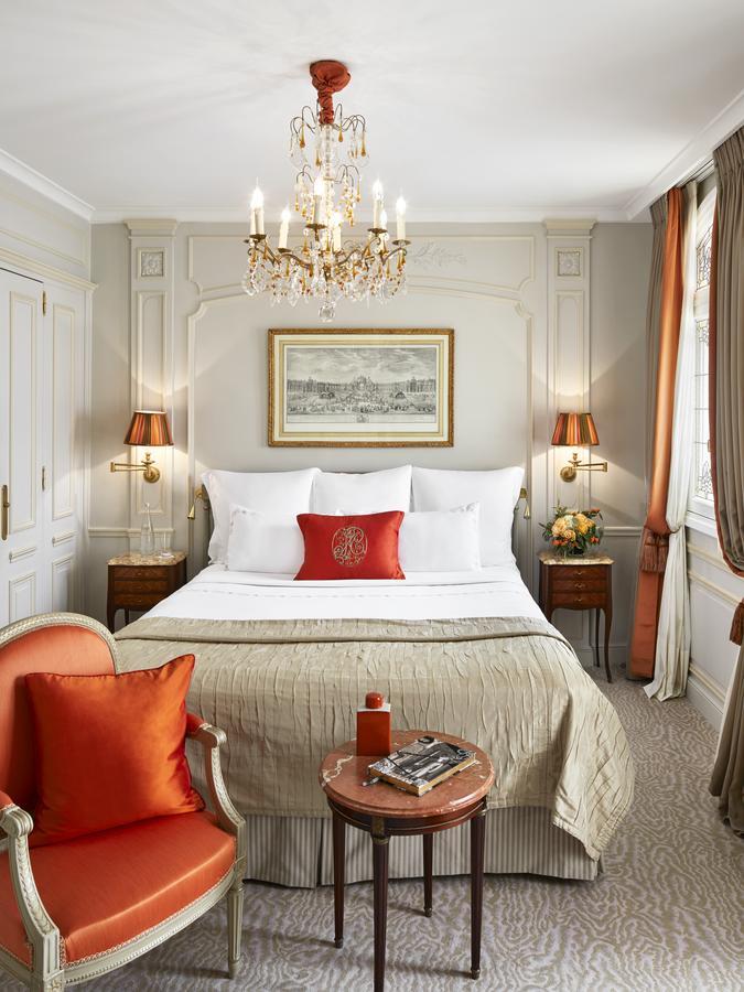 Hotel Plaza Athenee - Dorchester Collection Paris