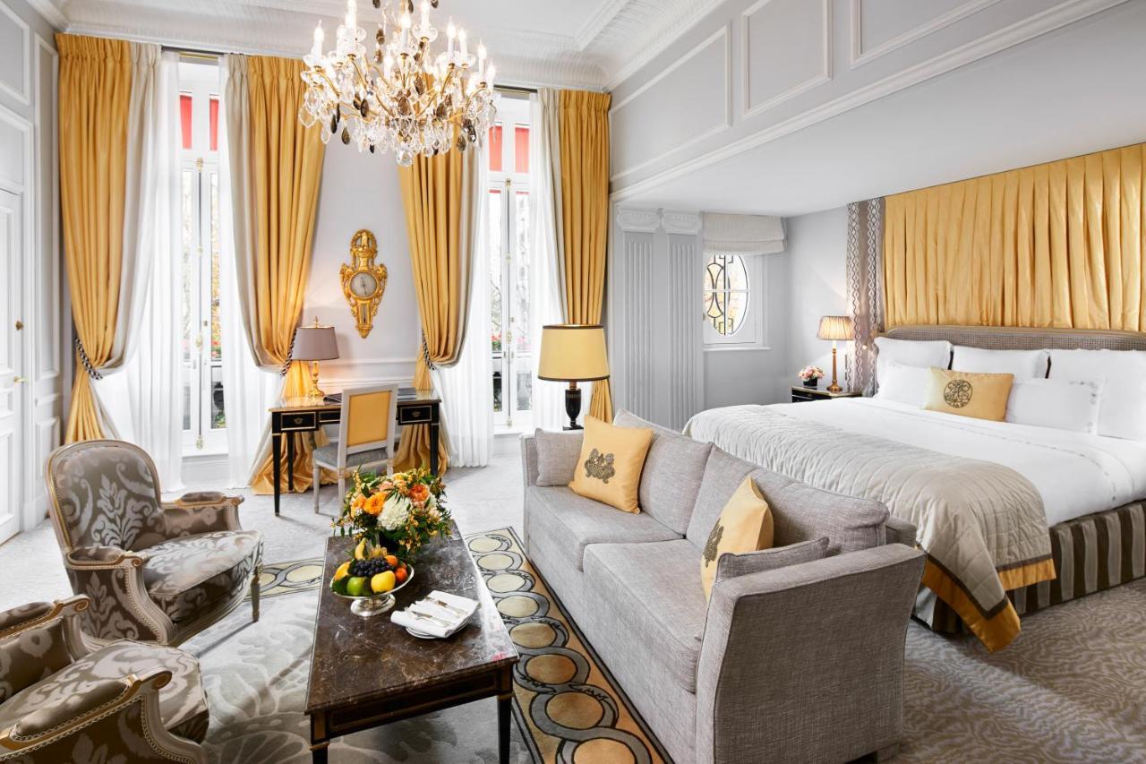 Plaza Athenee - Dorchester Collection Hotel Paris