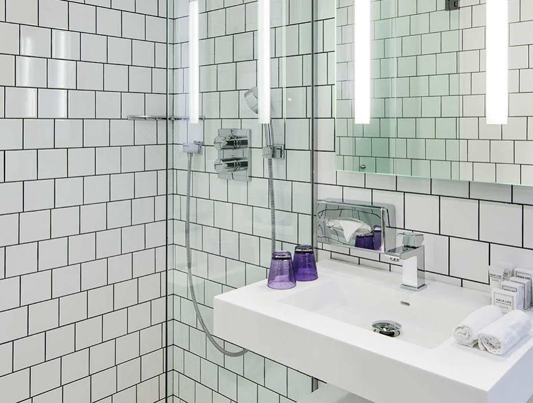 Hotel Western Premier Faubourg 88 4*