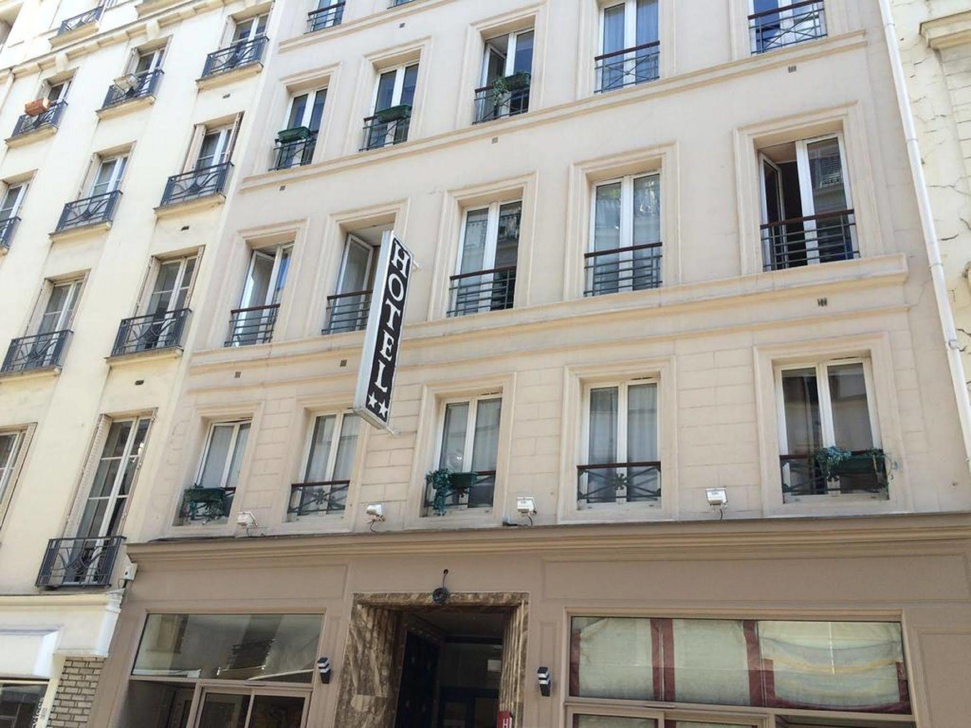 Enghien Apartment *