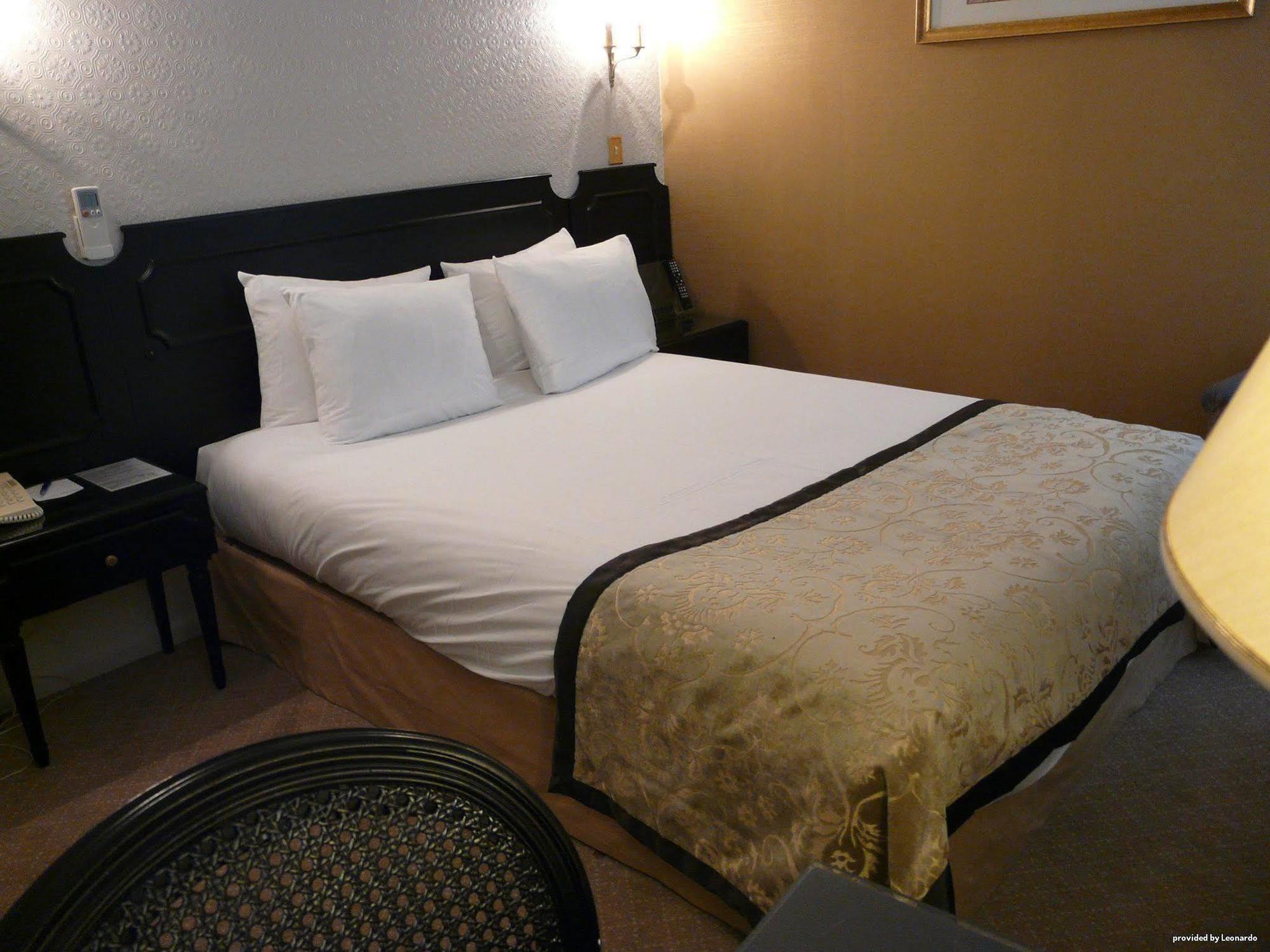 Victor Hugo Kleber Hotel Paris