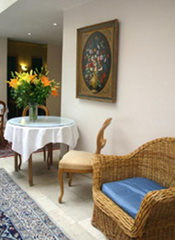 Perpetual Elysee Montaigne Hotel 4*