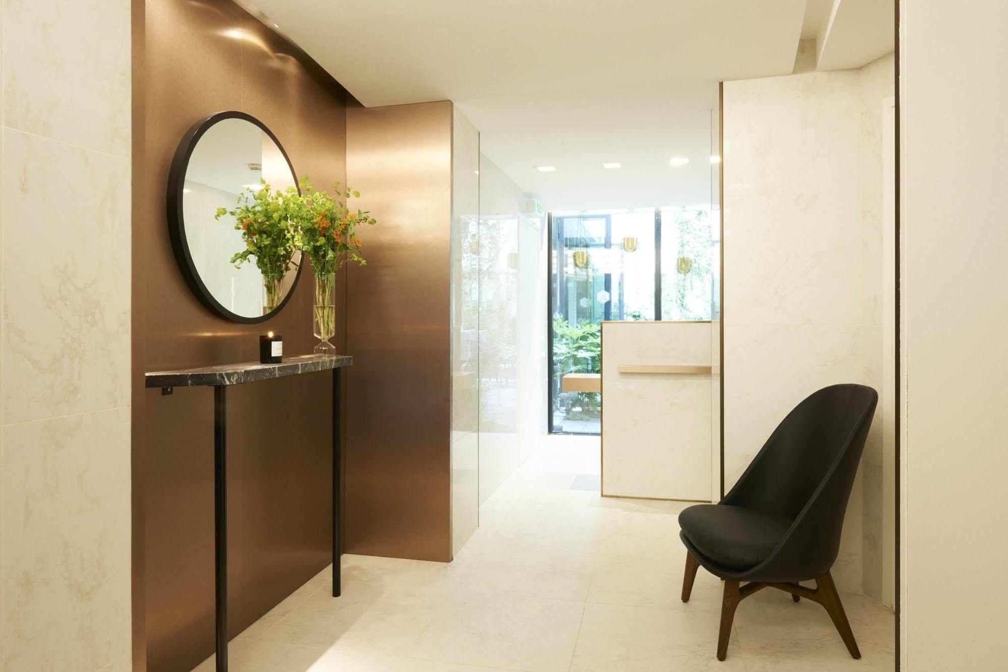 Perpetual Elysee Montaigne Hotel