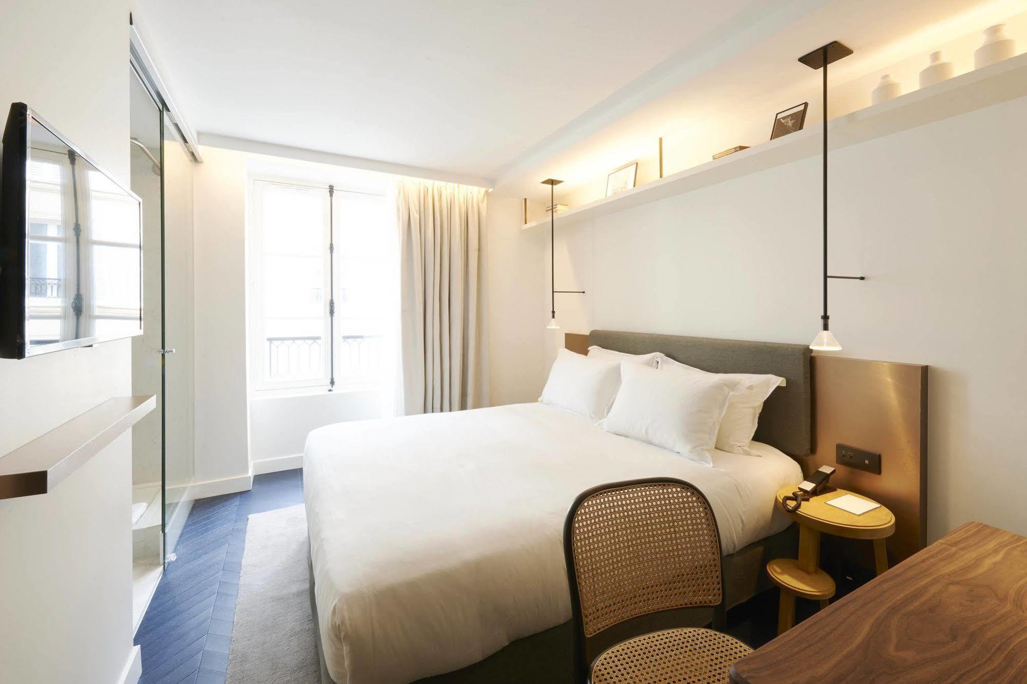 Perpetual Elysee Montaigne Hotel