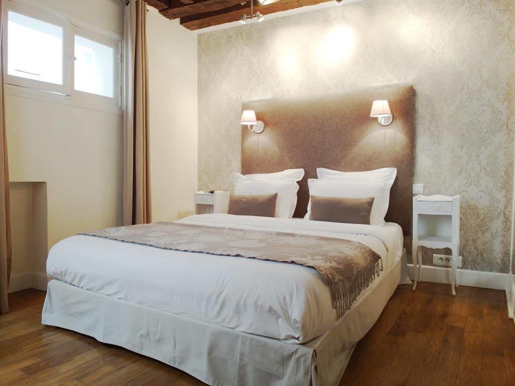 Apartment Louvre Parisian Duplex