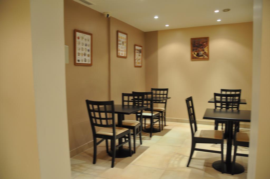 Perpetual Elysee Montaigne Hotel 4*