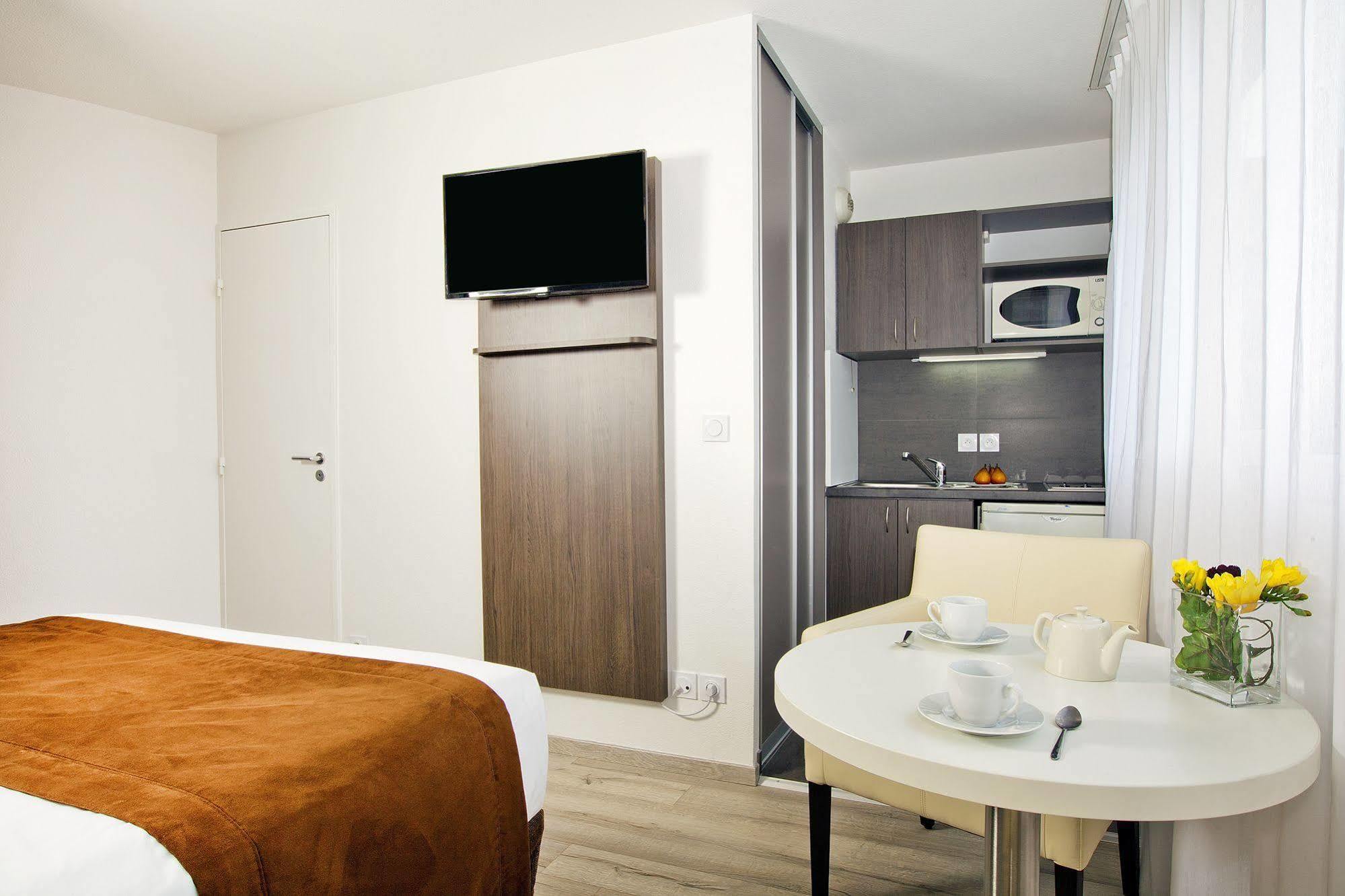 Sejours & Affaires Paris-davout 3* Paris