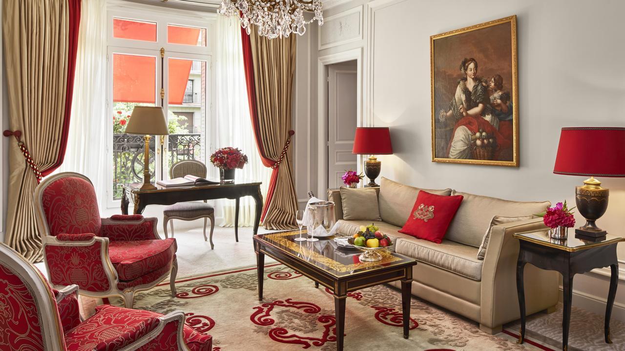 Hotel Plaza Athenee - Dorchester Collection Paris
