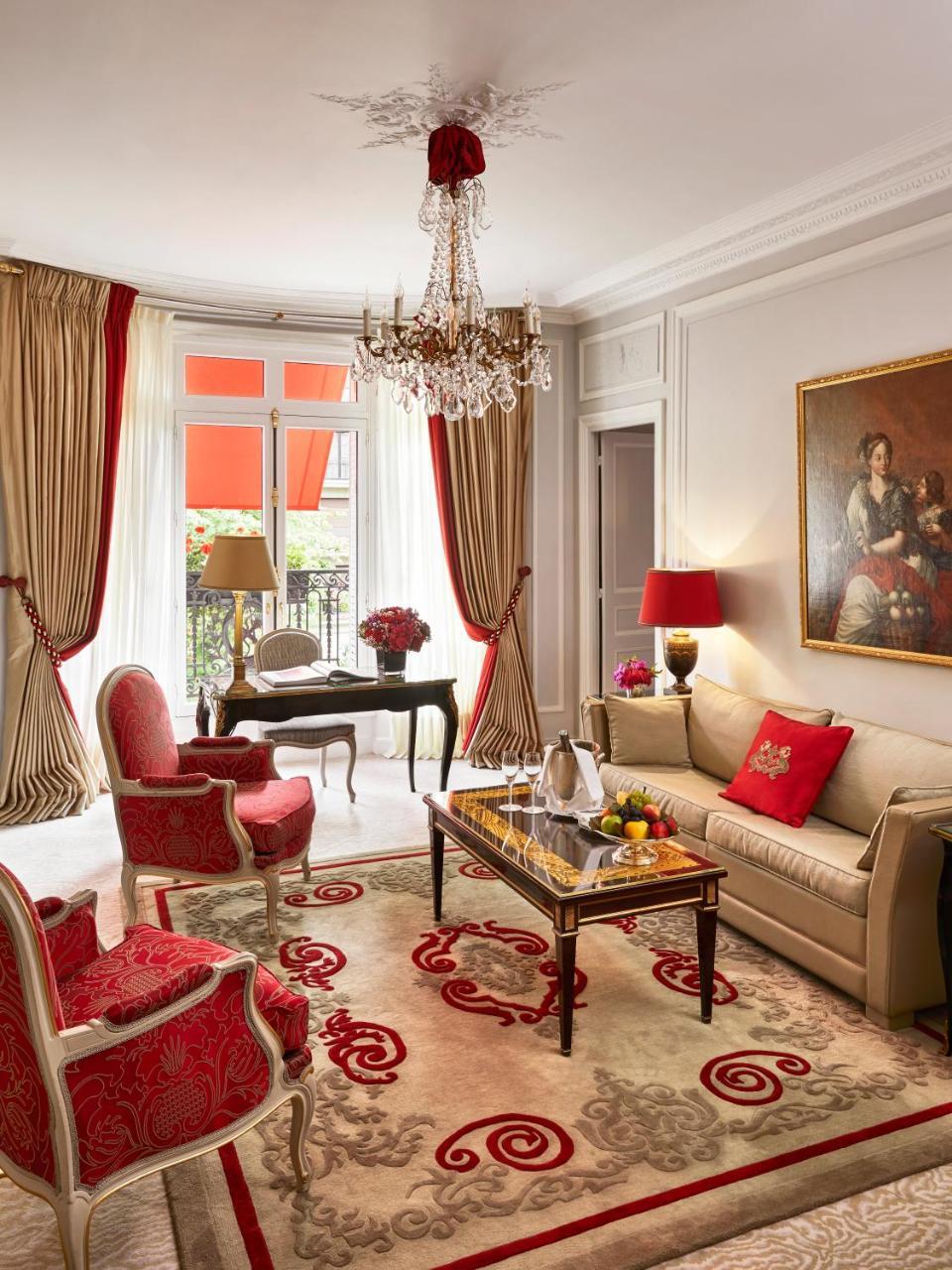 Plaza Athenee - Dorchester Collection Hotel