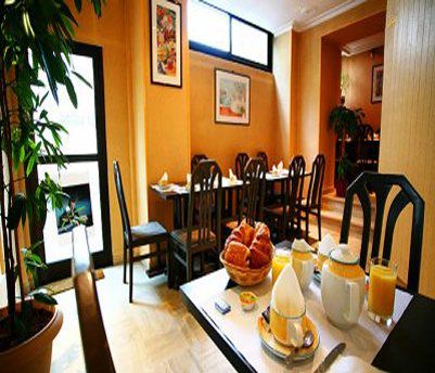 Du Eugène 3* Paris