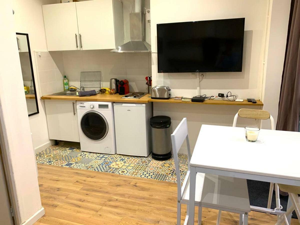 Nice 1 Bedroom Of 26m2 - Lively Area Appartement *