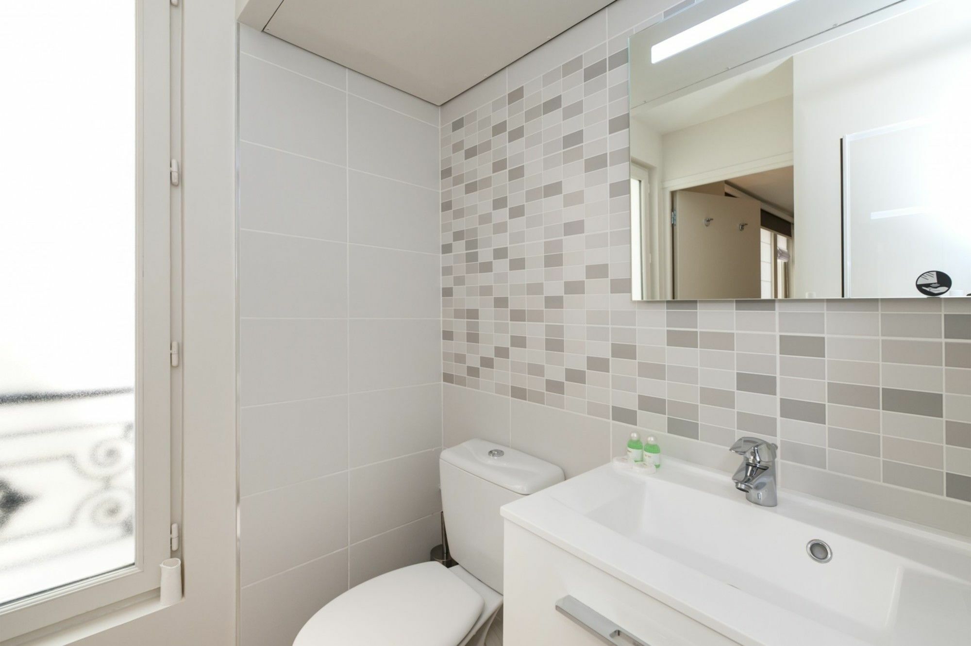 Apartment Yuna Blanche - Serviced Paris