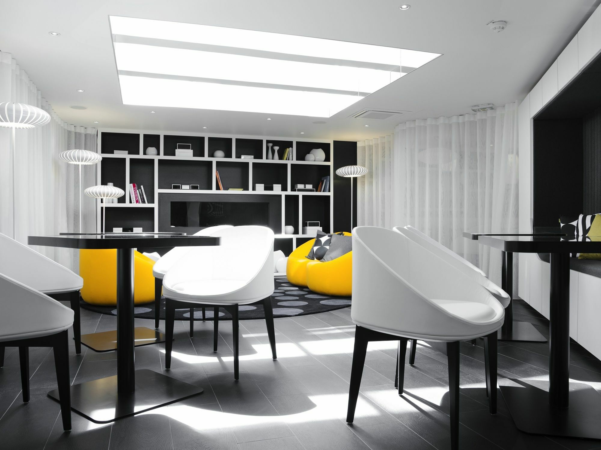 Ekta Champs Elysées Hotel 4*