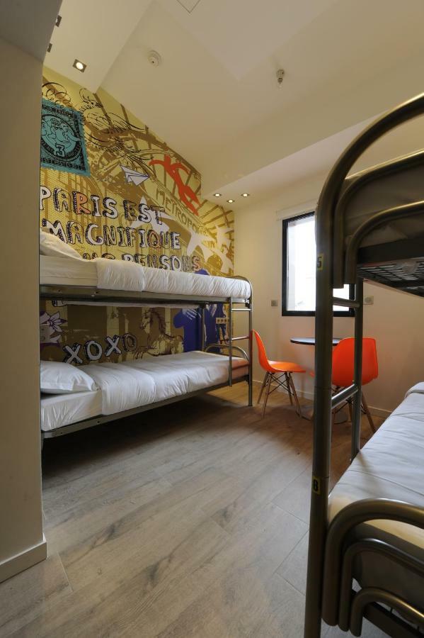 The 3 Ducks Eiffel Tower By Hiphophostels Hostel Paris