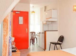Hotel Ferney République Paris