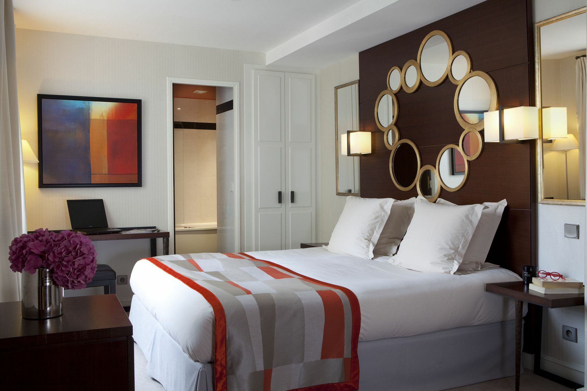 Le Senat Hotel