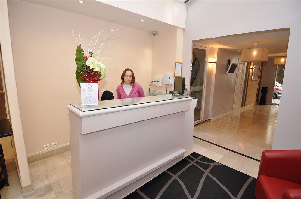 Perpetual Elysee Montaigne Hotel 4*